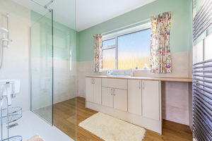 Photo 29- click for photo gallery